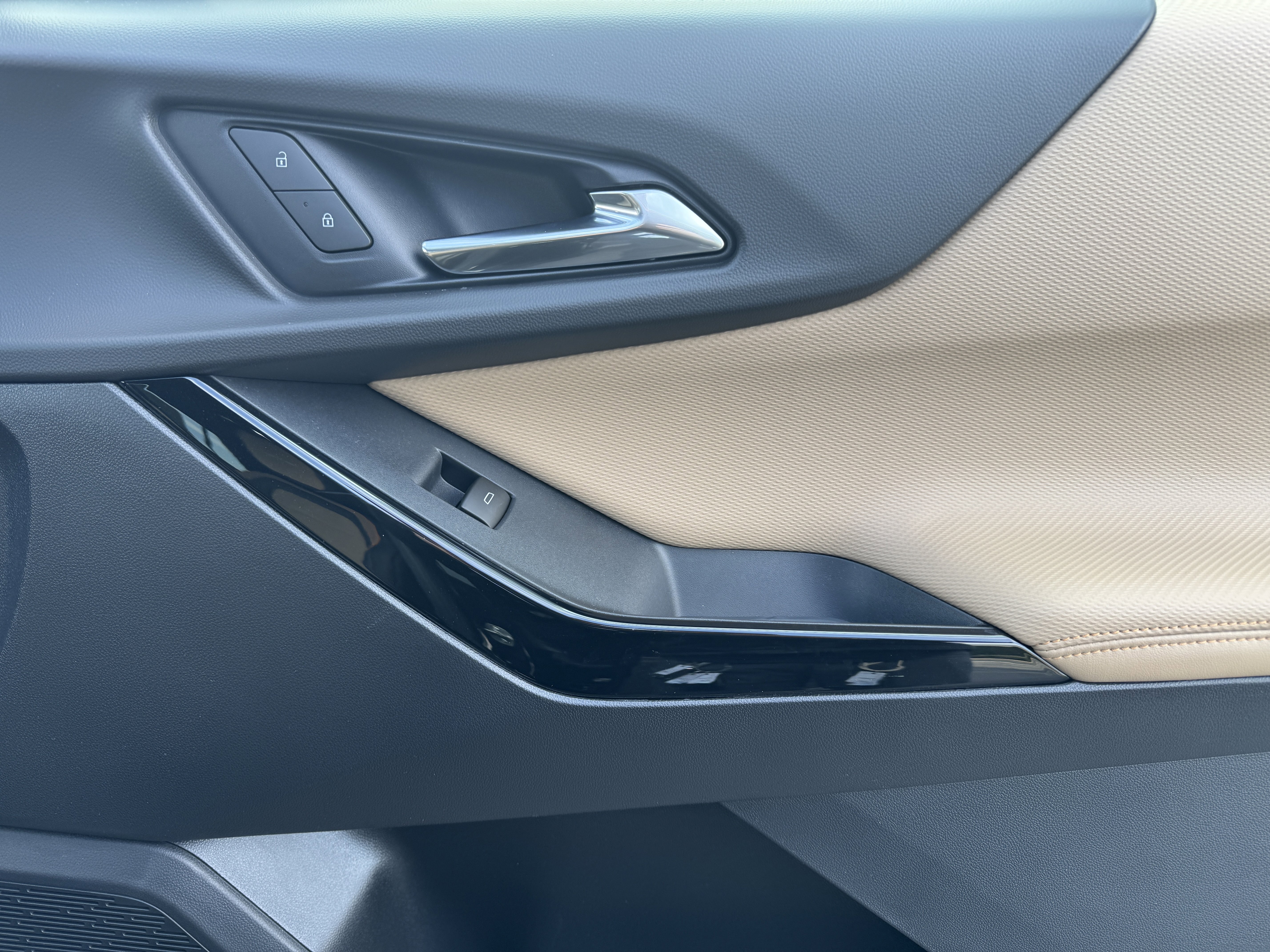 New 2026 Chevrolet Equinox ACTIV w/ Safety and Technology Package image 26