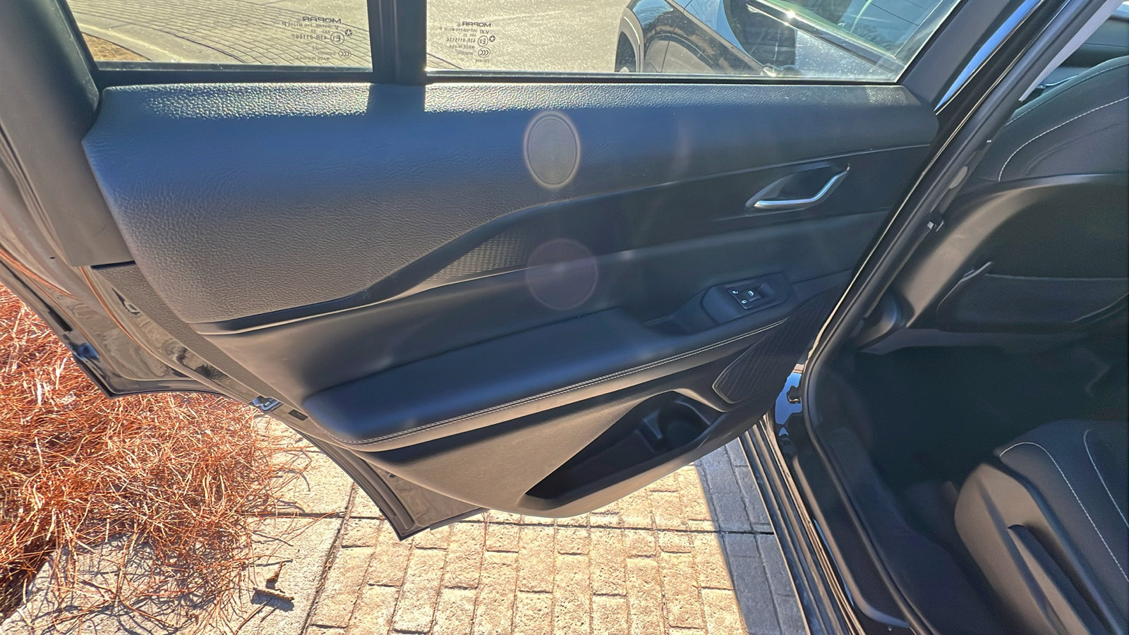 Used 2023 Jeep Grand Cherokee L Laredo image 23