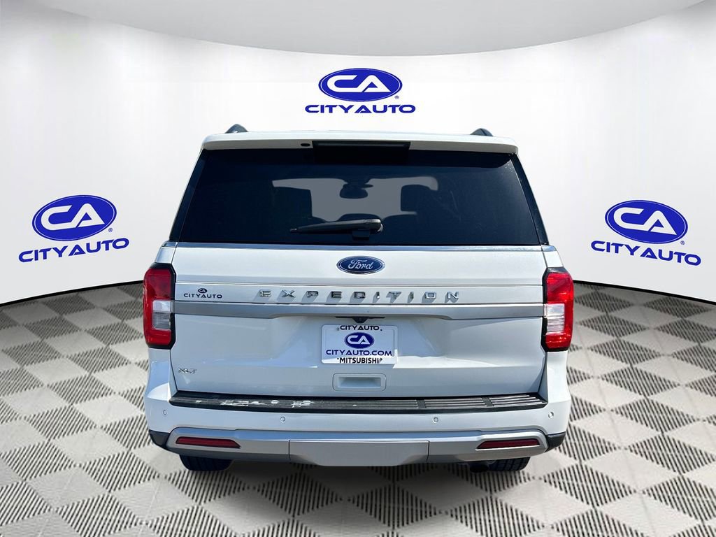Used 2024 Ford Expedition XLT image 5