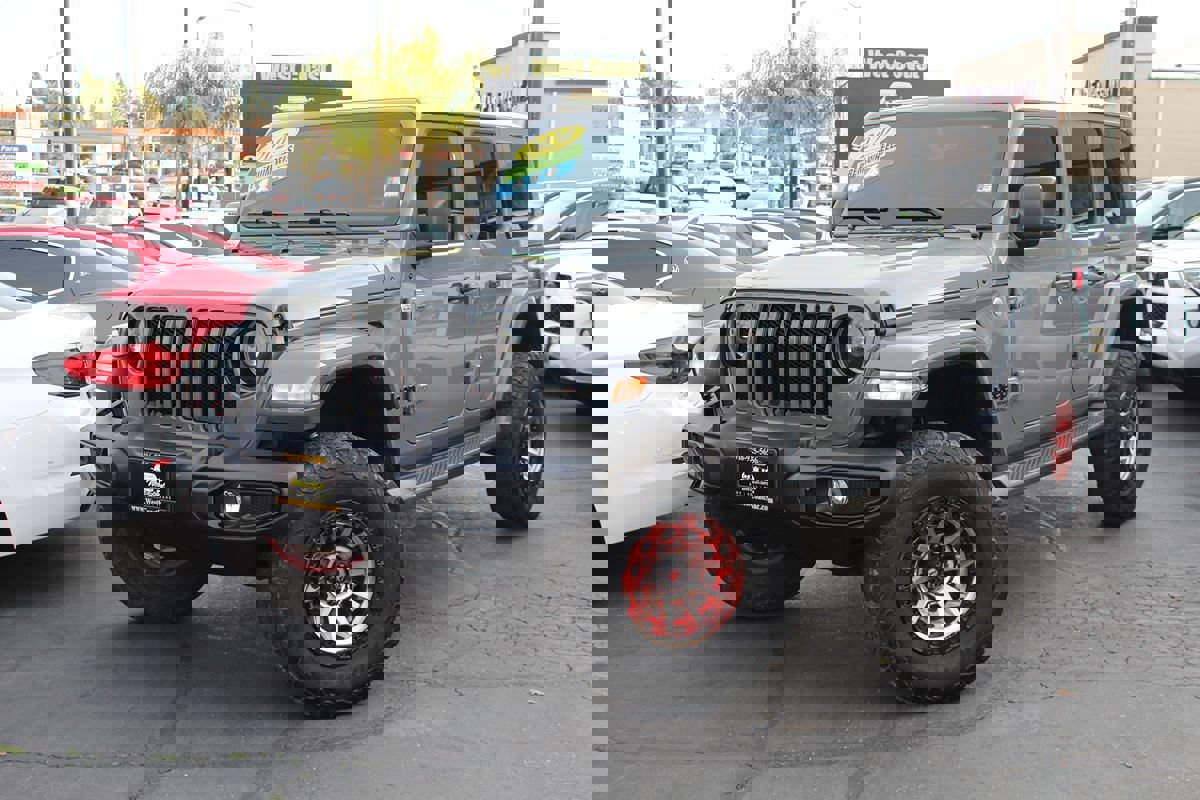 Used 2020 Jeep Wrangler Unlimited Sahara image 41