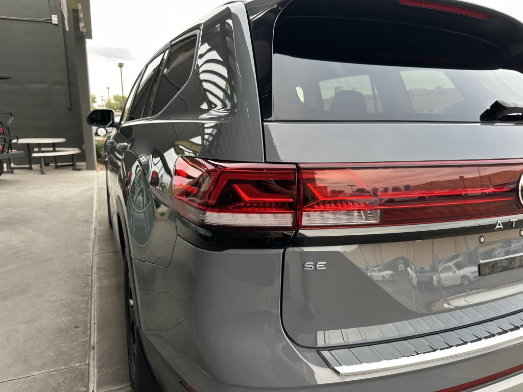 Used 2024 Volkswagen Atlas Peak Edition SE AWD/4WD image 15