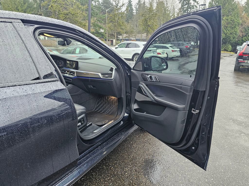 Used 2022 BMW X6 M50i w/ Executive Package AWD/4WD image 27