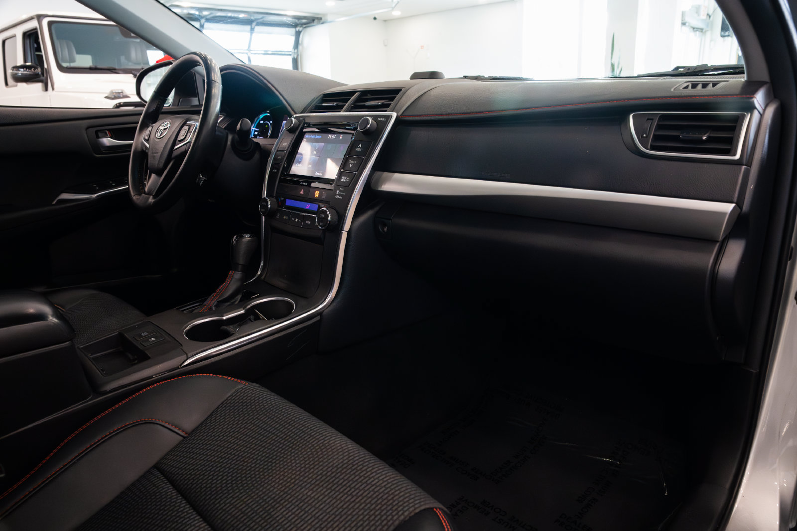 Used 2016 Toyota Camry SE w/ Moonroof Package FWD image 24