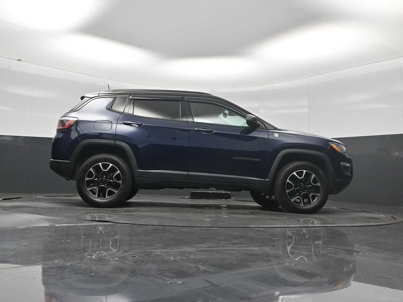 Used 2019 Jeep Compass Trailhawk w/ Popular Equipment Group AWD/4WD image 39