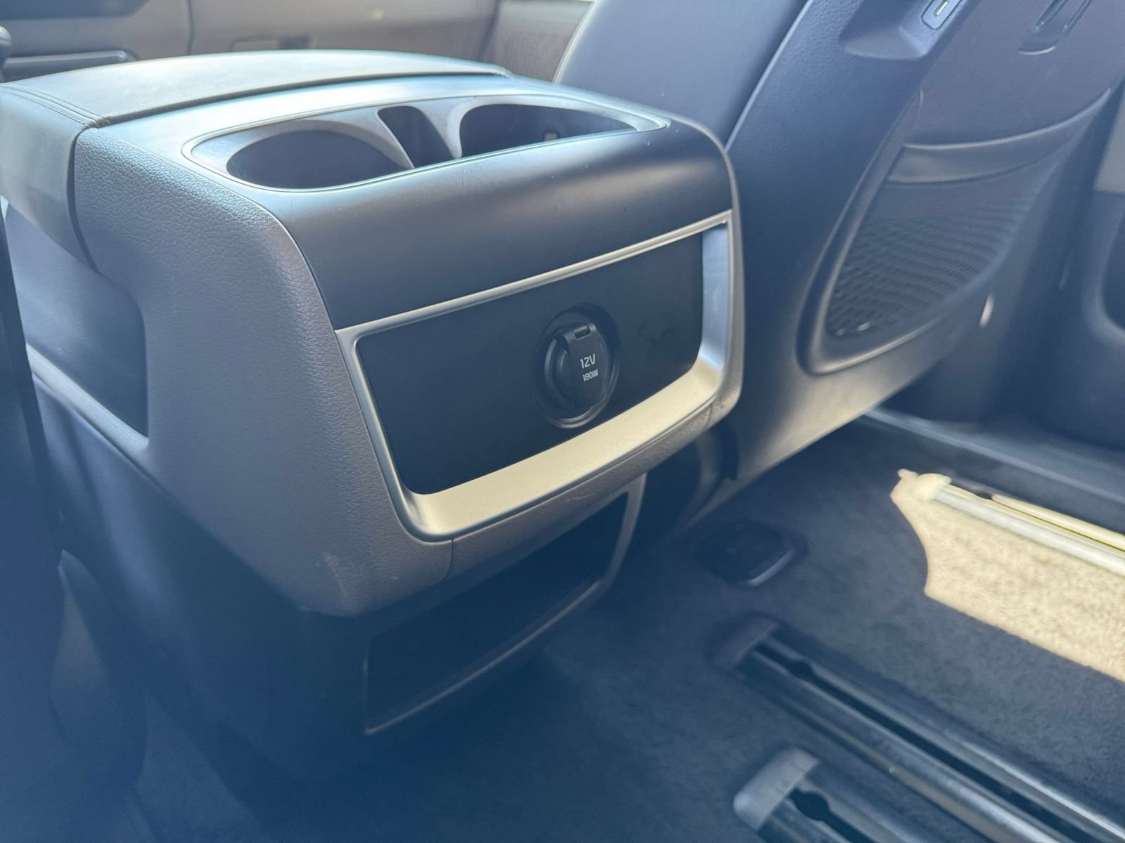 Used 2026 Kia Carnival FWD image 24