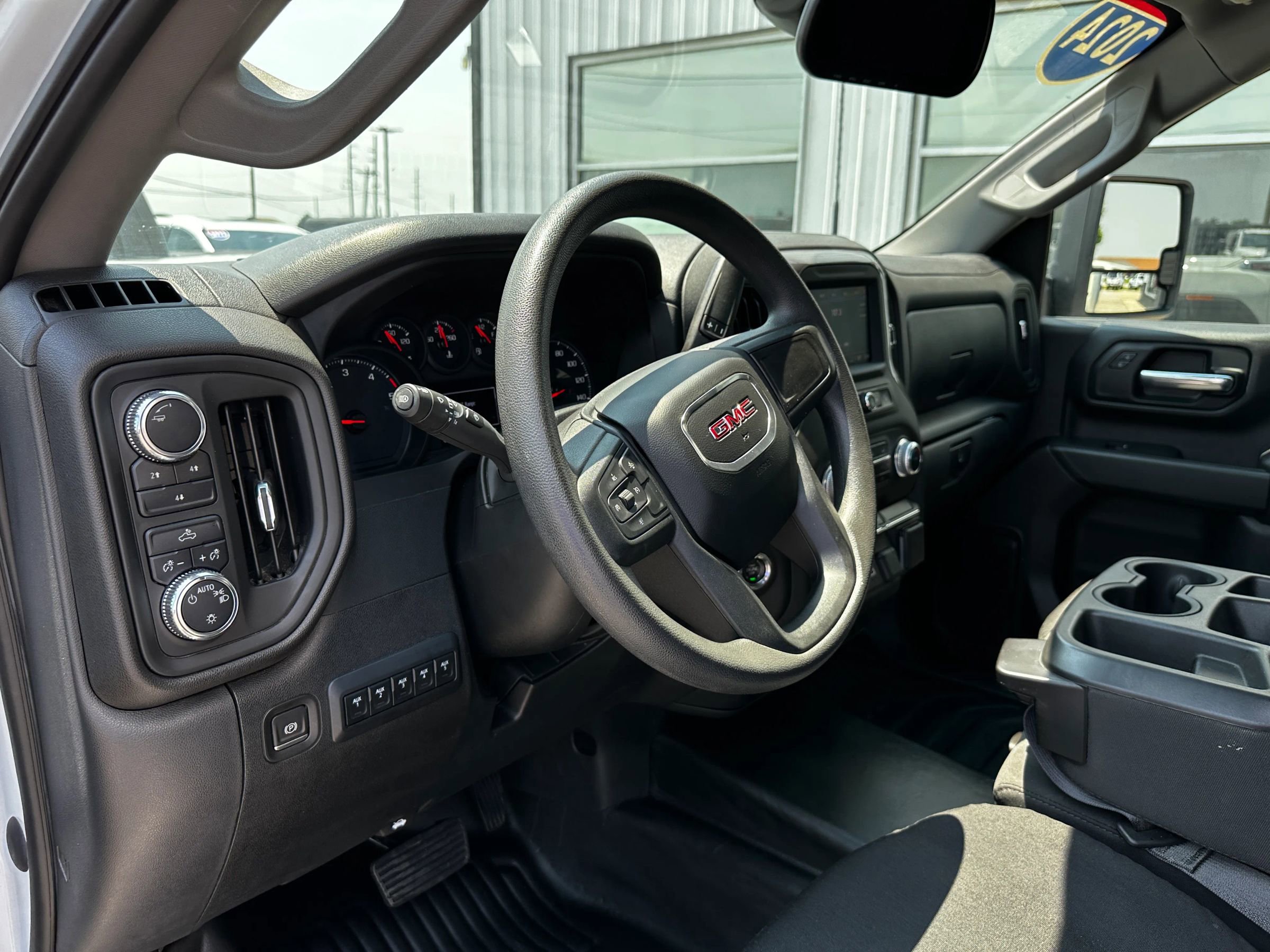 Used 2024 GMC Sierra 3500 Pro w/ Convenience Package image 23