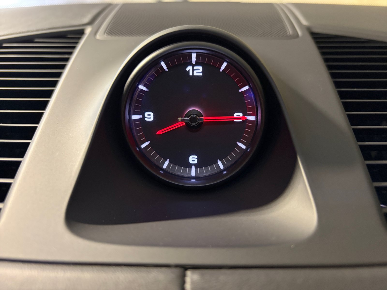 Certified 2023 Porsche Cayenne Platinum Edition AWD/4WD image 45