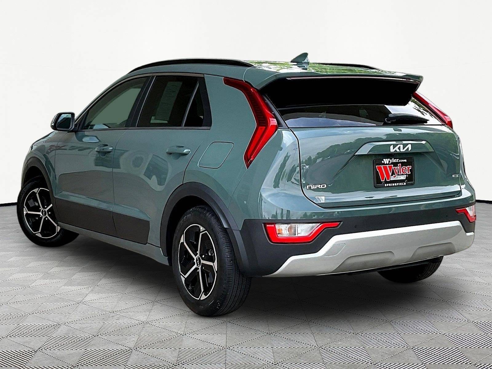 Used 2024 Kia Niro EX FWD image 4