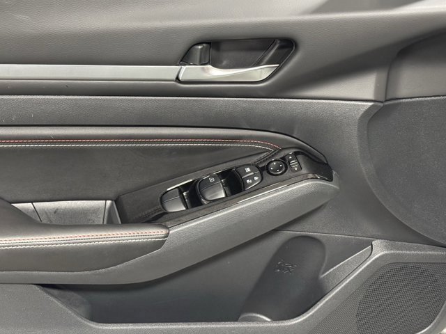 Used 2023 Nissan Altima 2.5 SR w/ SR Premium Package image 22