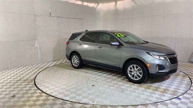 Used 2023 Chevrolet Equinox LT image 2