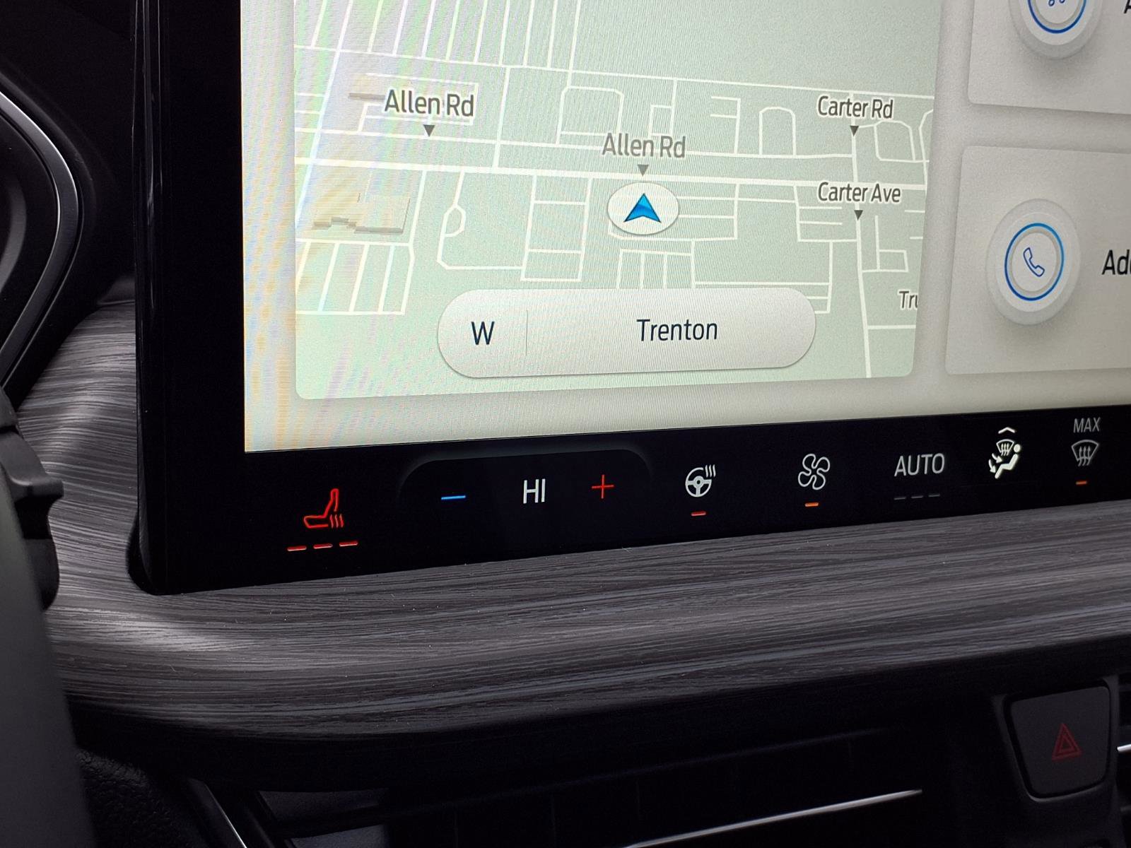 Used 2024 Ford Escape SE w/ PHEV Premium Package image 5