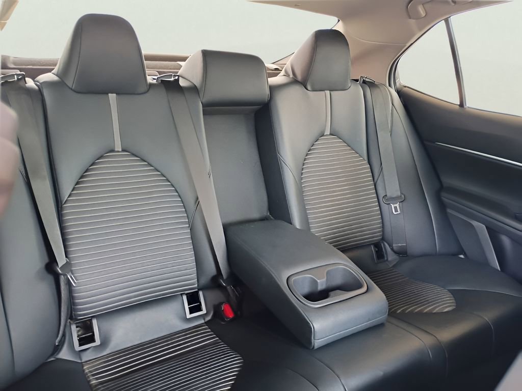 Used 2018 Toyota Camry SE FWD image 12