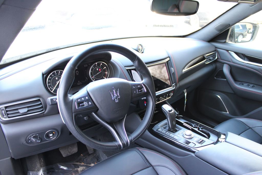 Used 2024 Maserati Levante GT Ultima image 8