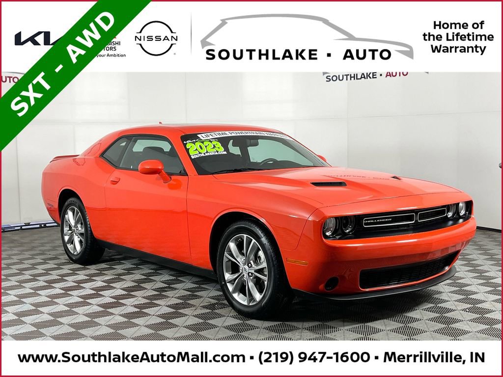 Used 2023 Dodge Challenger SXT image 1