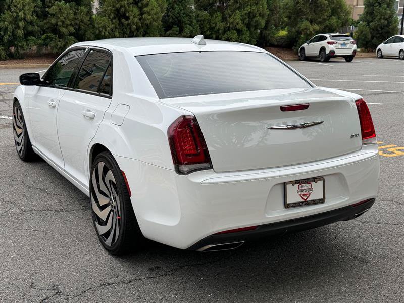 Used 2019 Chrysler 300 Touring w/ Sport Appearance Package RWD image 11