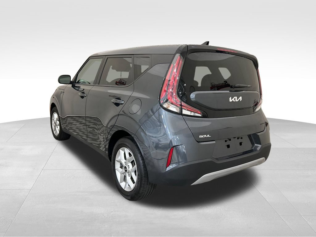 Used 2025 Kia Soul LX w/ LX Technology Package FWD image 3