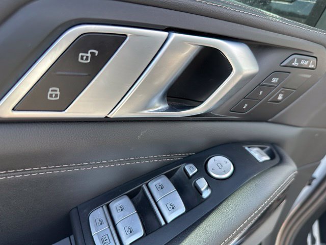 Used 2024 BMW X7 xDrive40i w/ M Sport Package AWD/4WD image 23