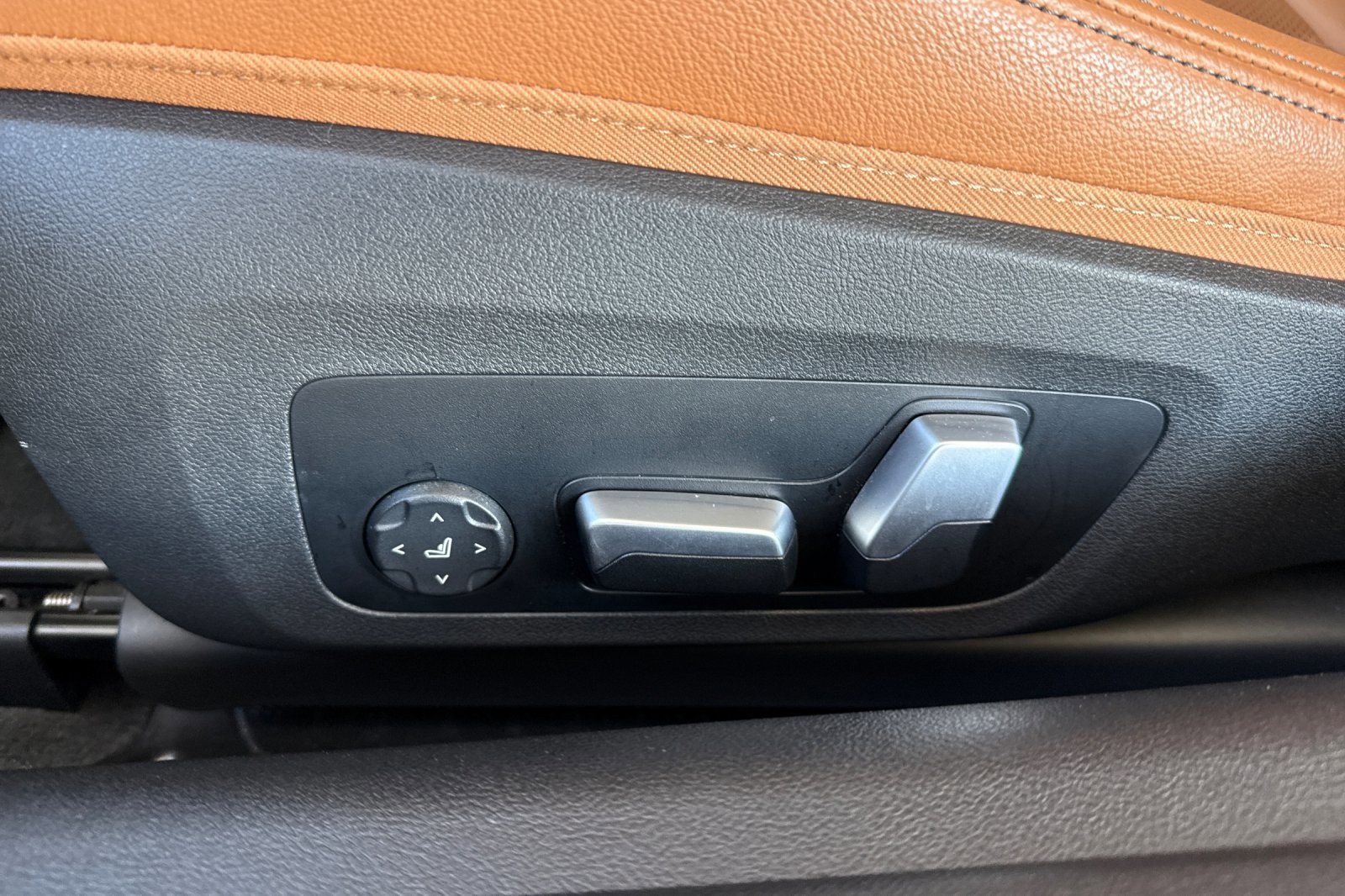 Used 2023 BMW 430i Coupe w/ Convenience Package image 14