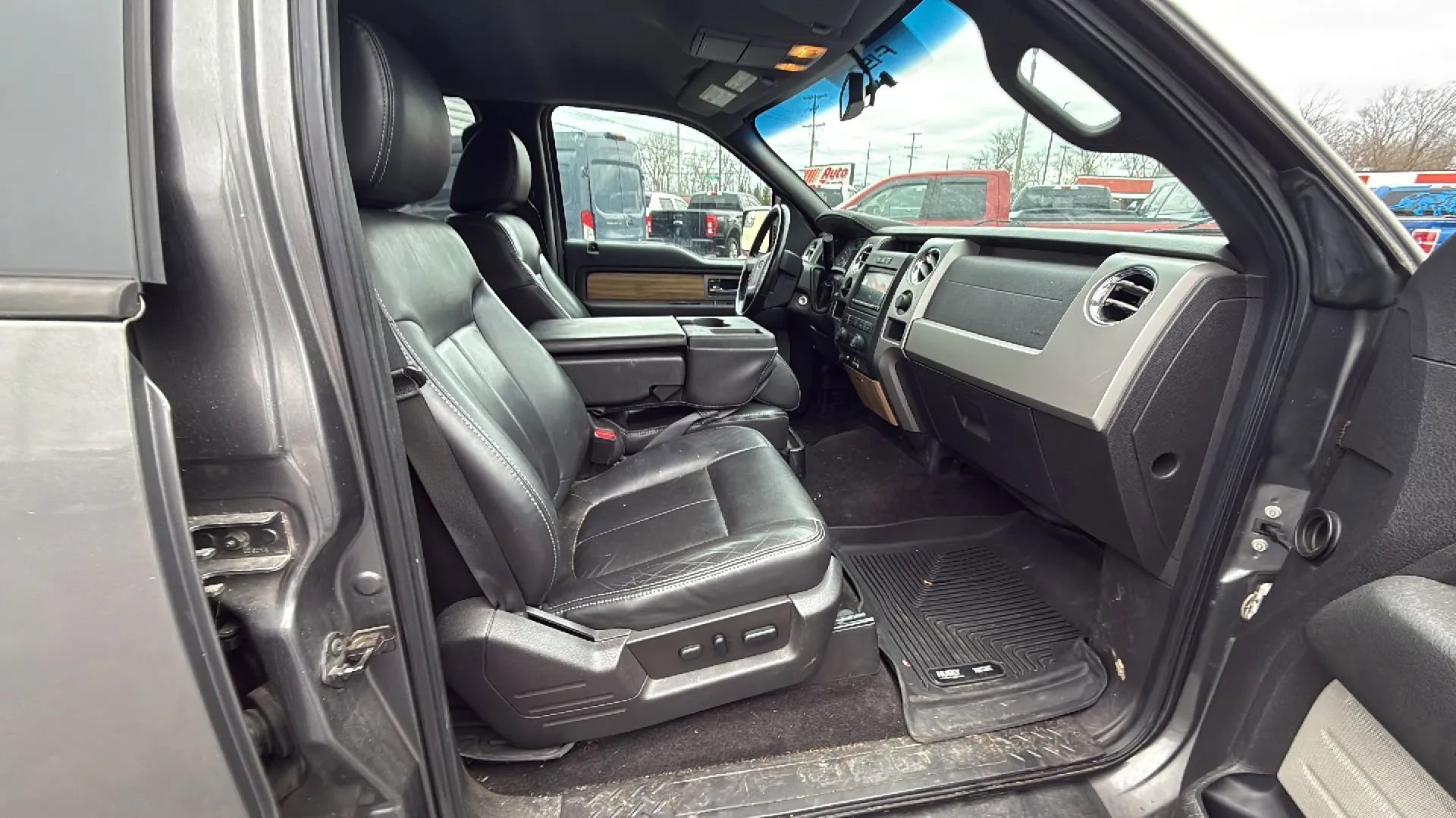 Used 2011 Ford F150 Lariat w/ Lariat Chrome Pkg image 16