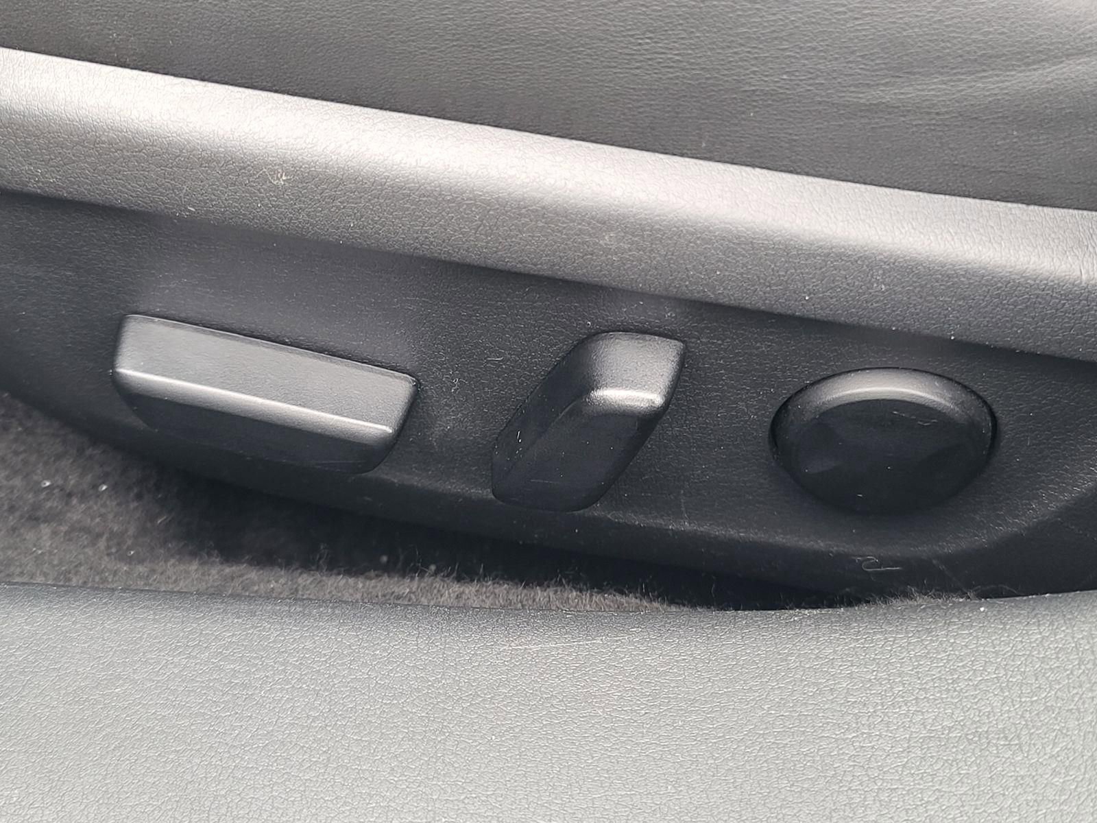 Used 2023 MAZDA MAZDA3 s image 12