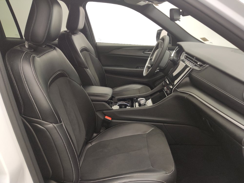 Used 2023 Jeep Grand Cherokee Altitude RWD image 21