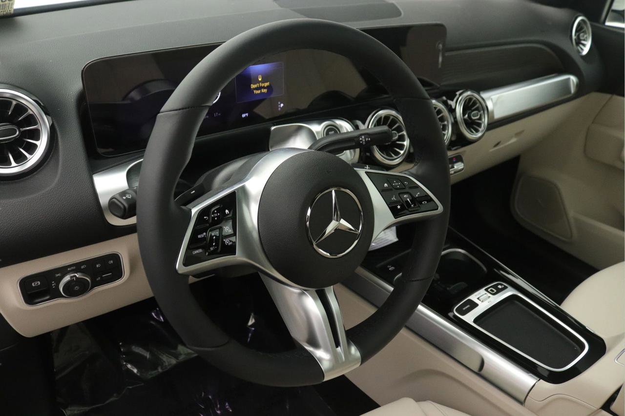 New 2026 Mercedes-Benz GLB 250 image 4
