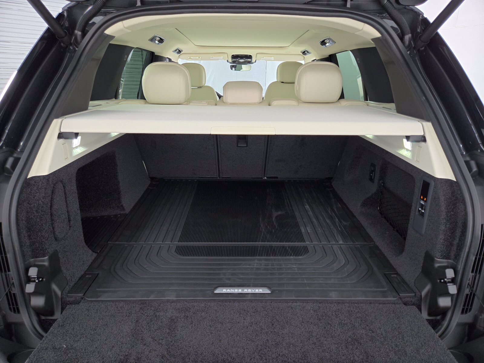 New 2027 Land Rover Range Rover SE AWD/4WD image 15