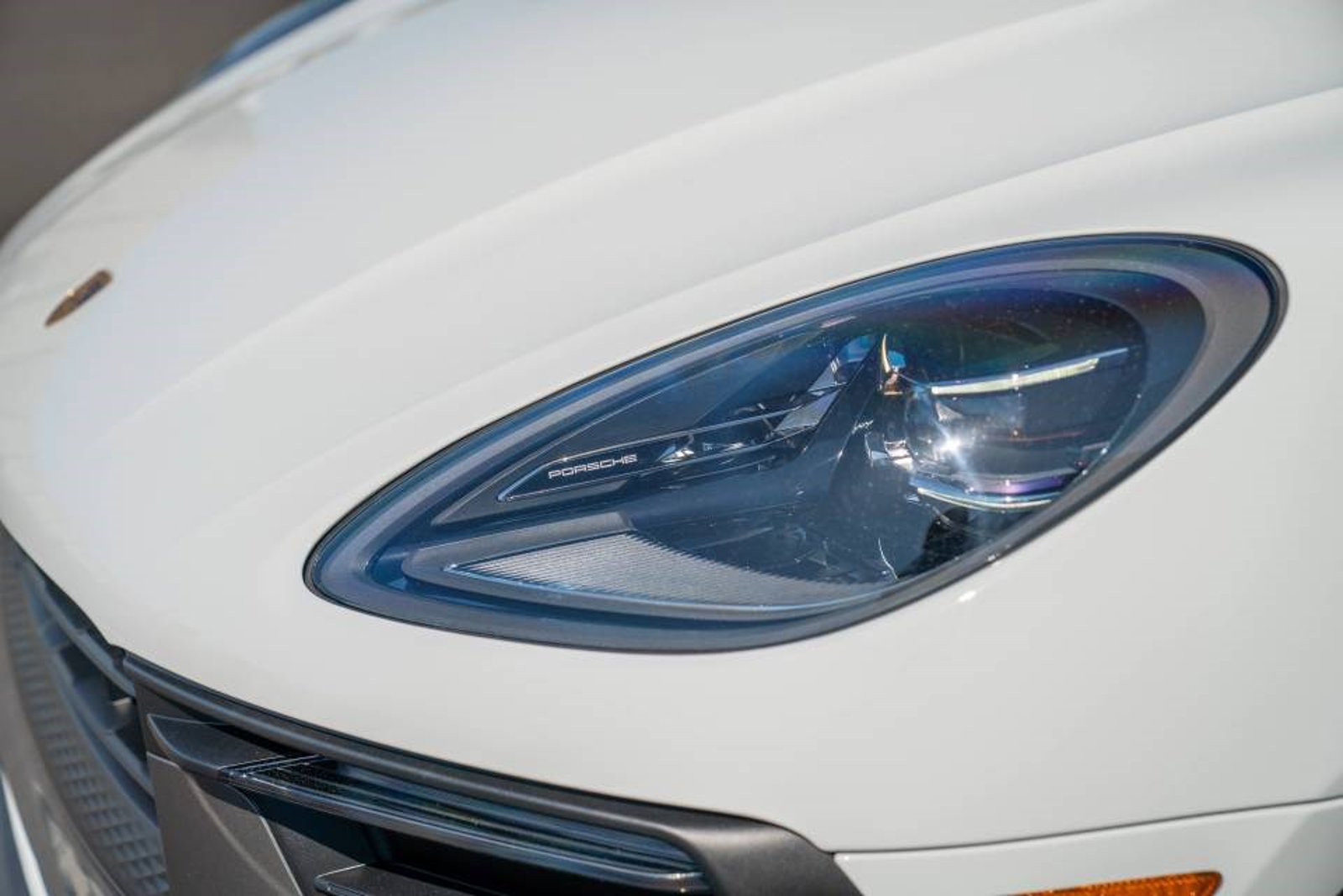 New 2026 Porsche Macan Turbo AWD/4WD image 30