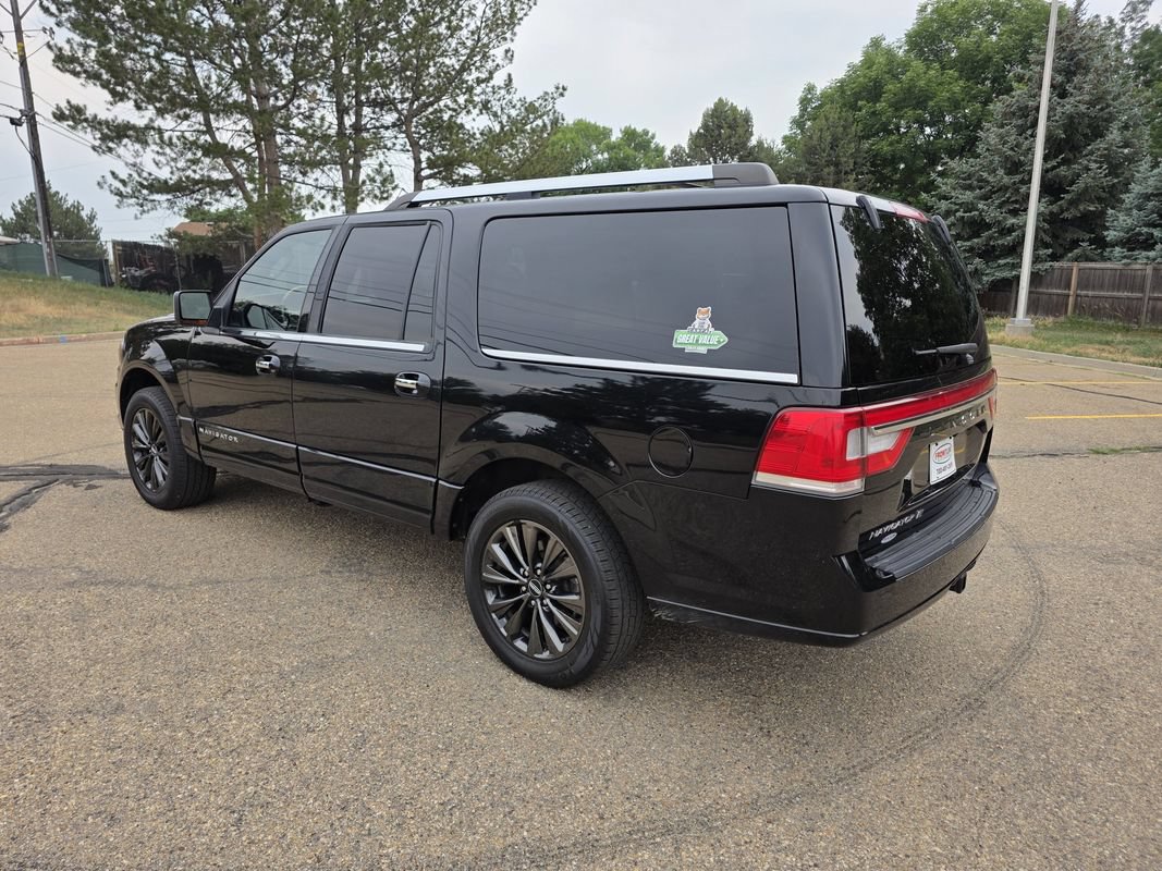 Used 2017 Lincoln Navigator L Select AWD/4WD image 3