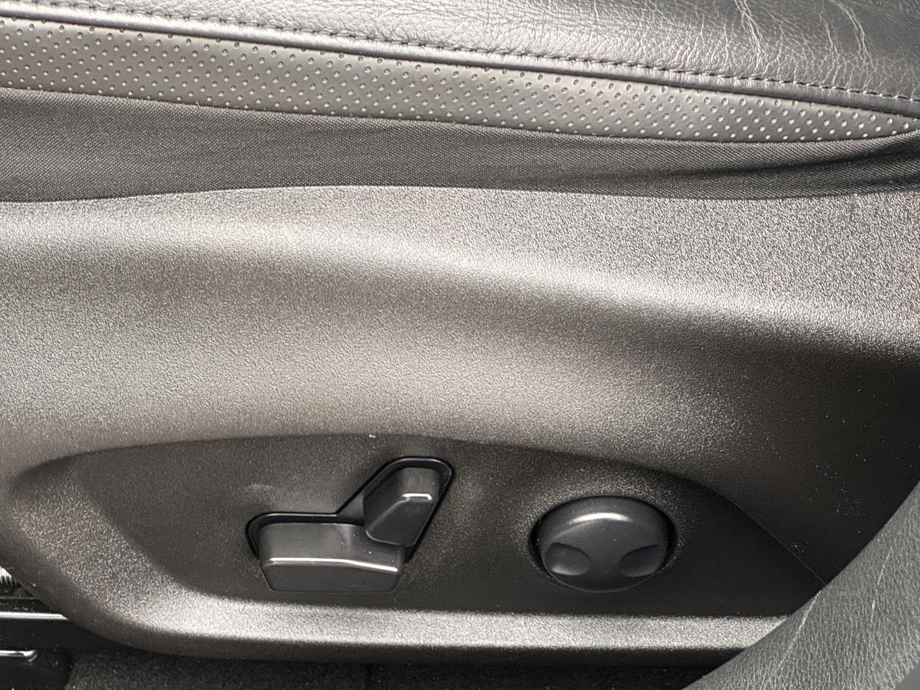 Used 2023 Jeep Renegade Limited image 12