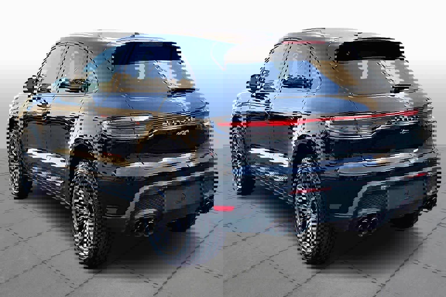 Used 2022 Porsche Macan image 11