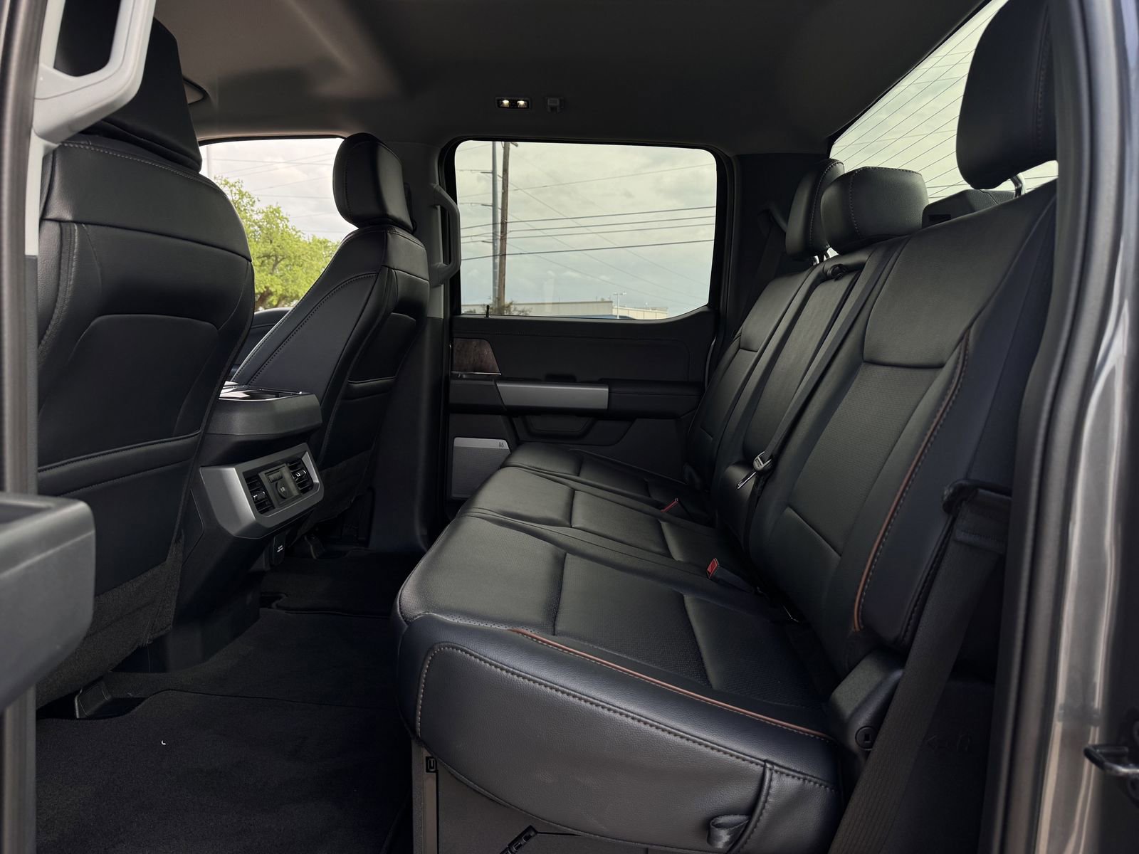 Certified 2025 Ford F250 Lariat w/ Chrome Package image 31