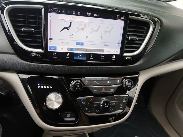 Used 2023 Chrysler Pacifica Touring-L FWD image 19