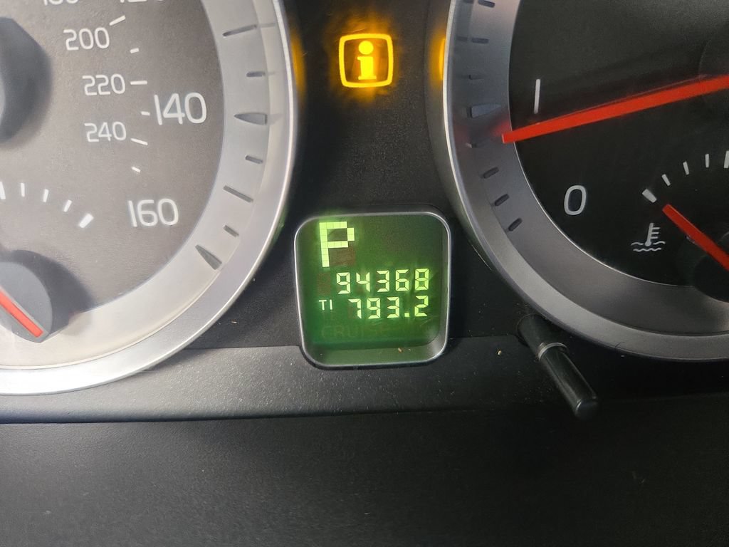 Used 2011 Volvo C70 T5 FWD image 17