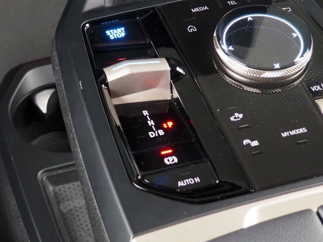 Used 2024 BMW iX xDrive50 w/ Premium Package image 30