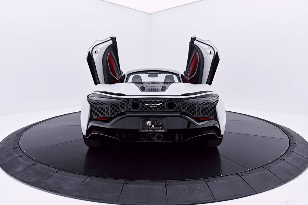 Used 2024 McLaren Artura RWD image 23