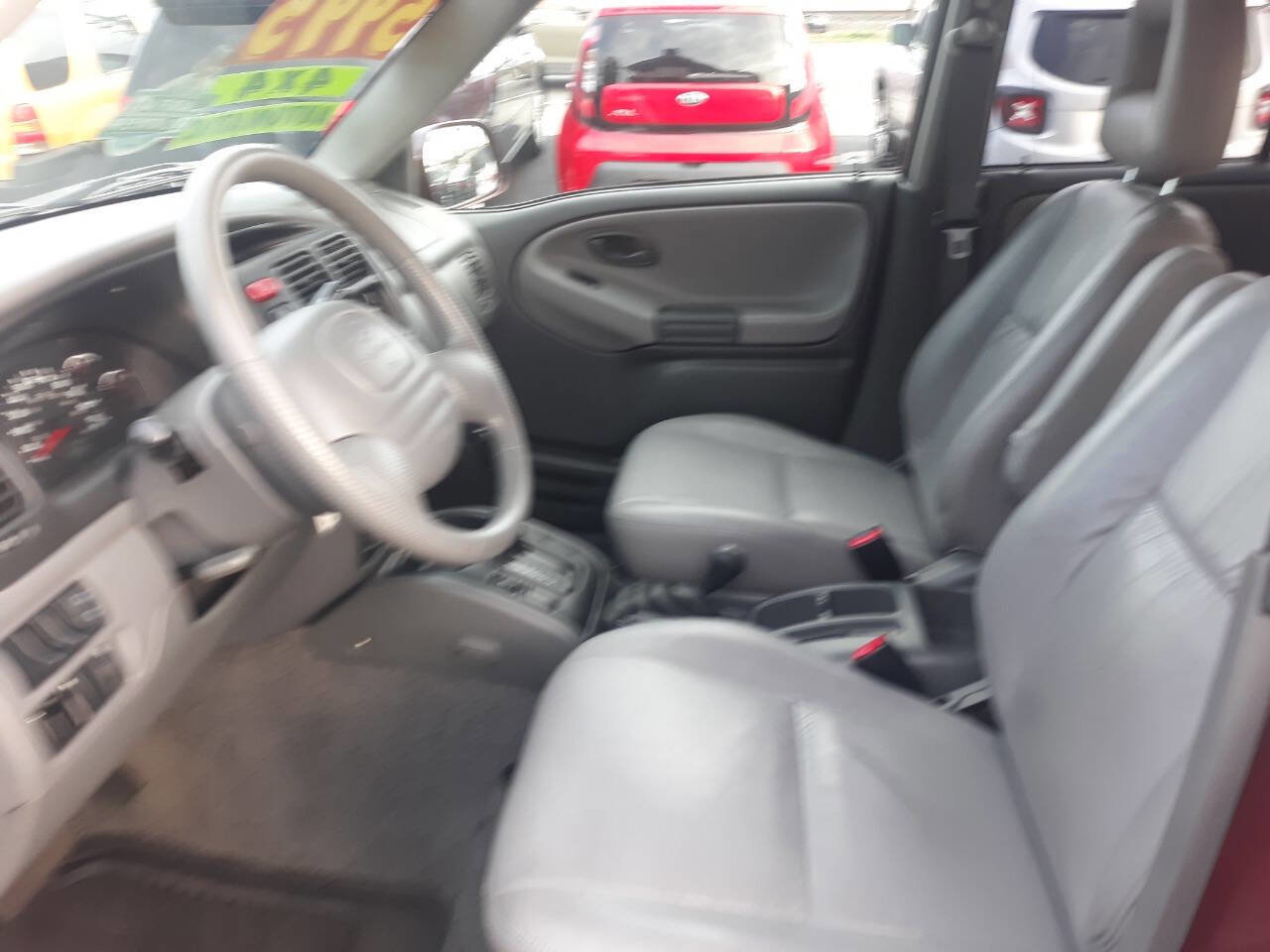 Used 2003 Chevrolet Tracker LT image 18