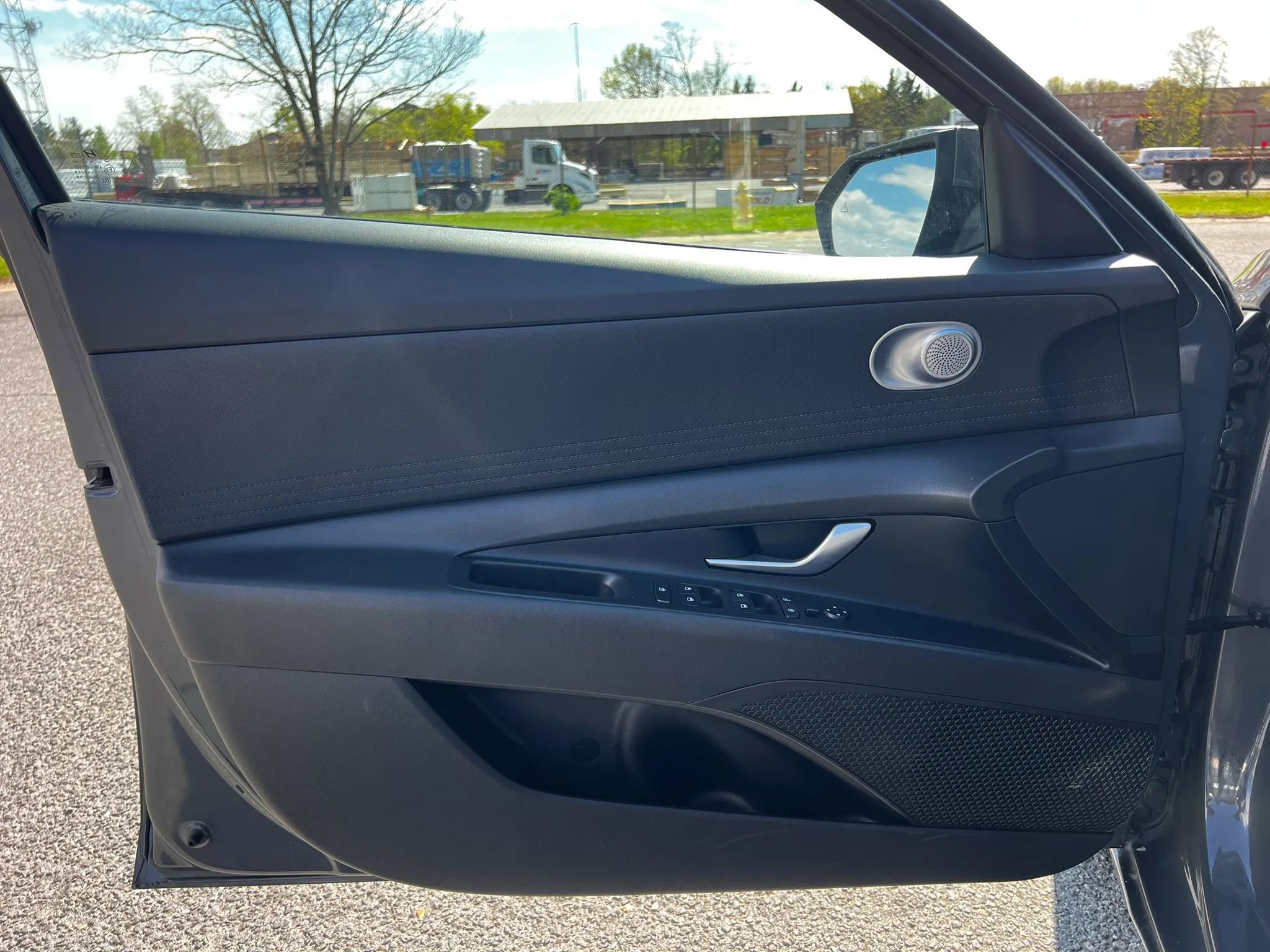 Used 2024 Hyundai Elantra SEL image 12