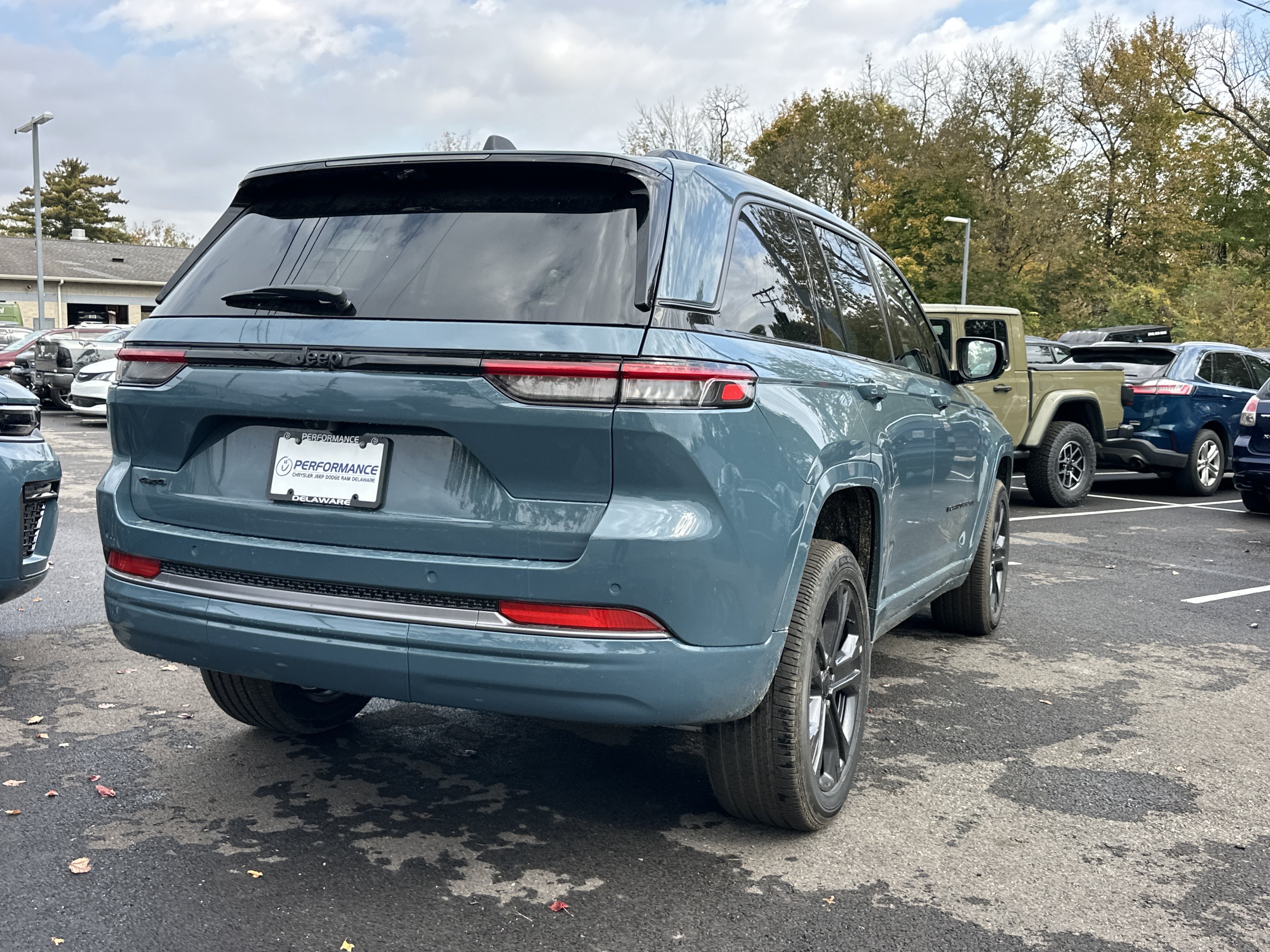 New 2027 Jeep Grand Cherokee Limited AWD/4WD image 17