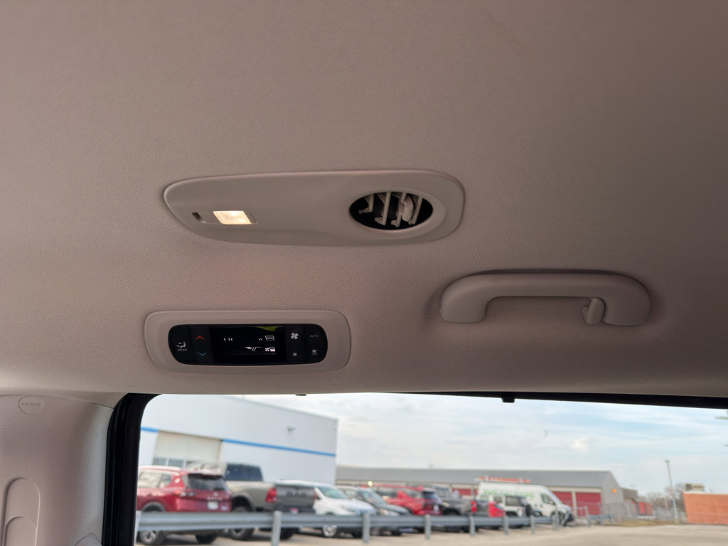 Used 2024 Chrysler Pacifica Touring-L image 29