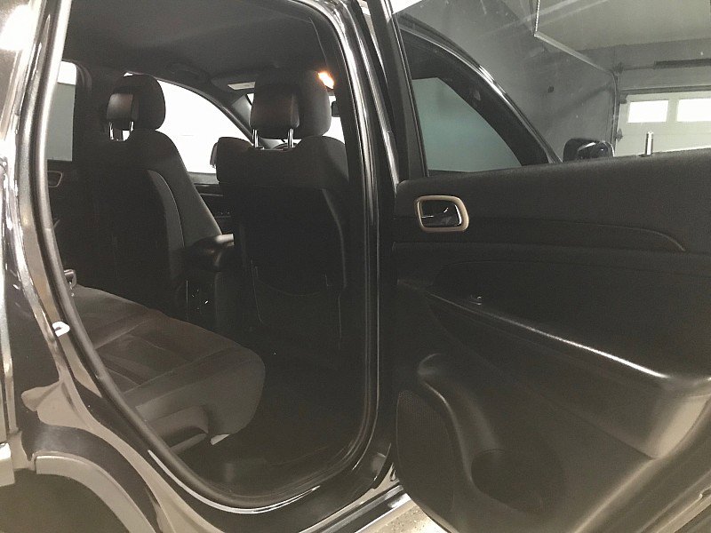 Used 2014 Jeep Grand Cherokee Laredo w/ 18" Wheel & 8.4" Radio Group AWD/4WD image 15