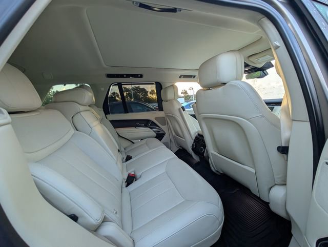 Used 2023 Land Rover Range Rover SE image 12