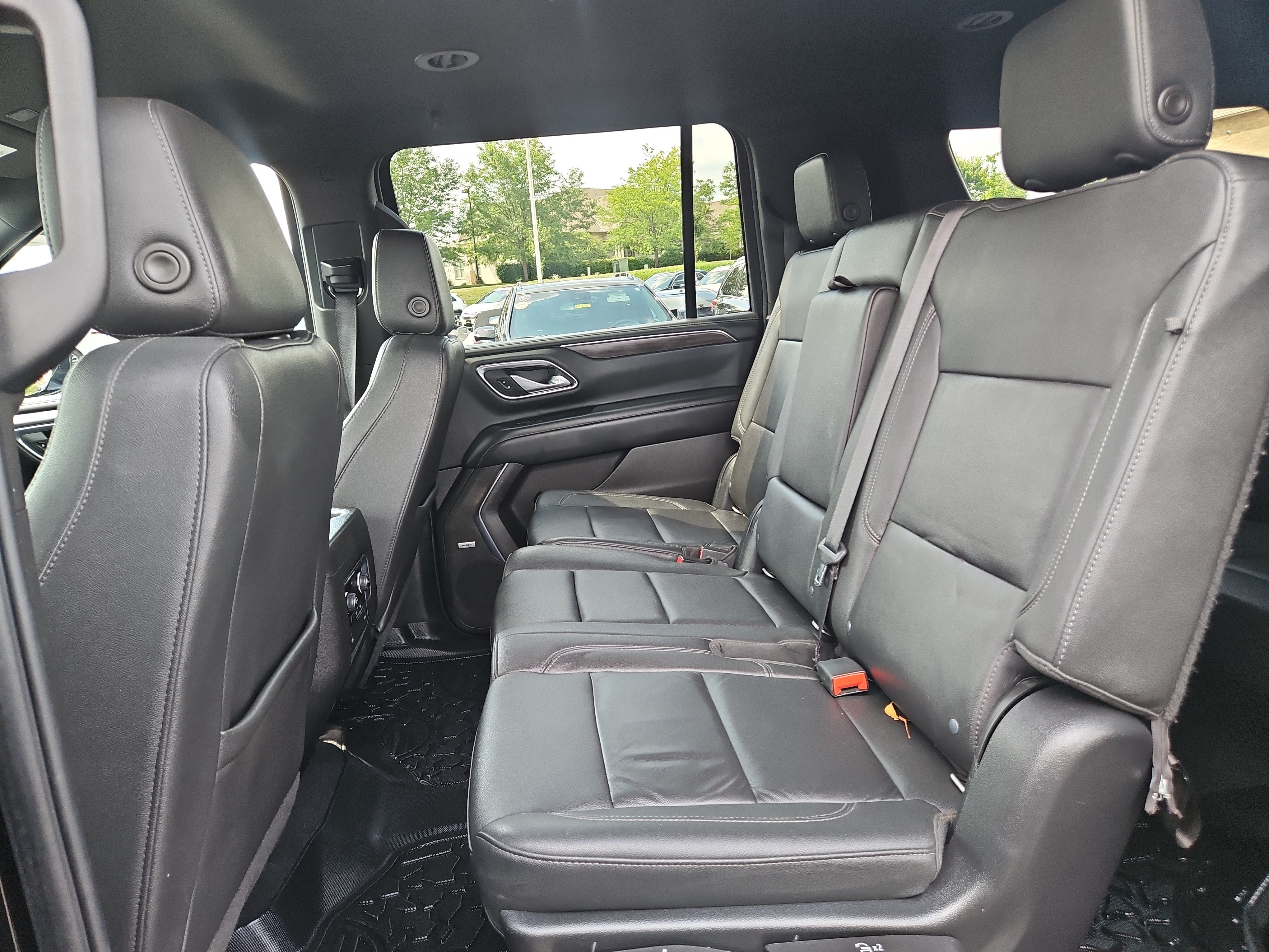 Used 2022 Chevrolet Suburban LT AWD/4WD image 13