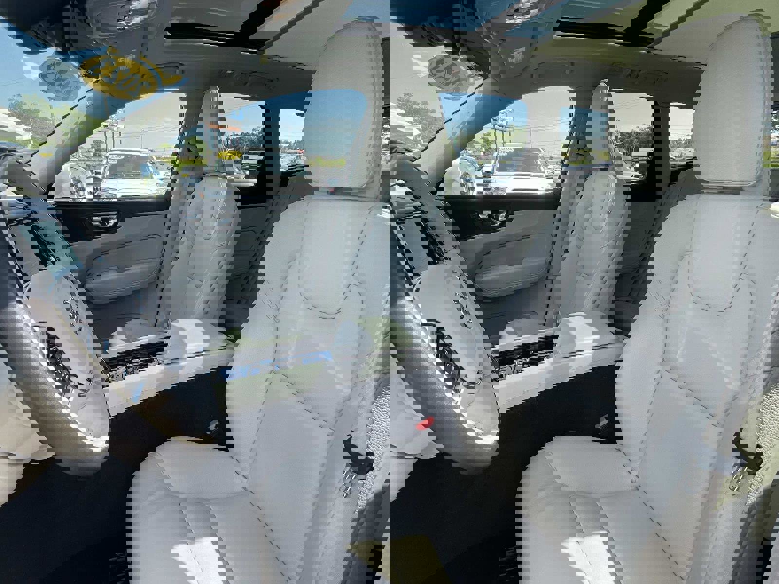 Used 2023 Volvo XC60 B5 Plus w/ Climate Package AWD/4WD image 20