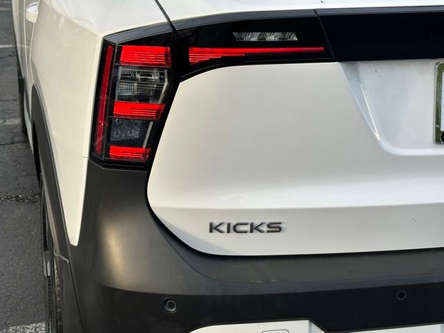 Used 2025 Nissan Kicks SR AWD/4WD image 14