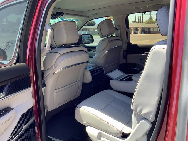 Used 2022 Jeep Grand Wagoneer Series II w/ Premium Group II image 25