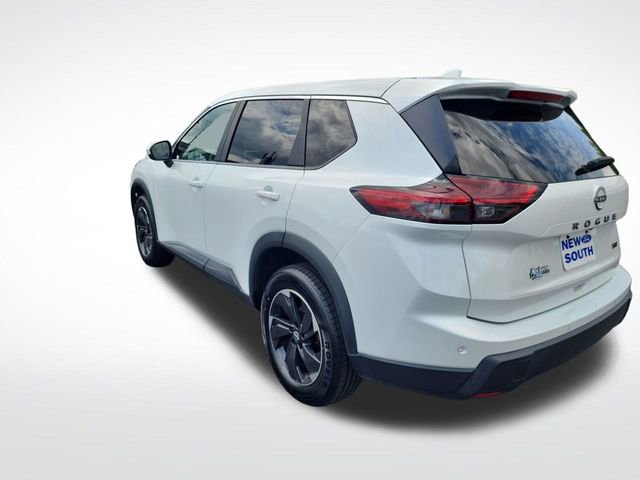 Used 2024 Nissan Rogue SV image 3