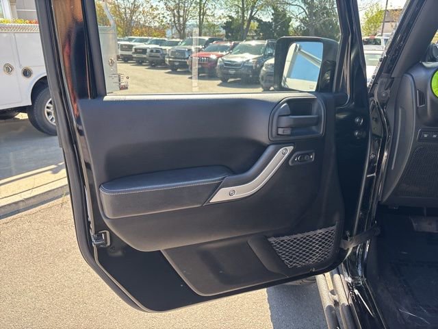 Used 2012 Jeep Wrangler Unlimited Rubicon image 14