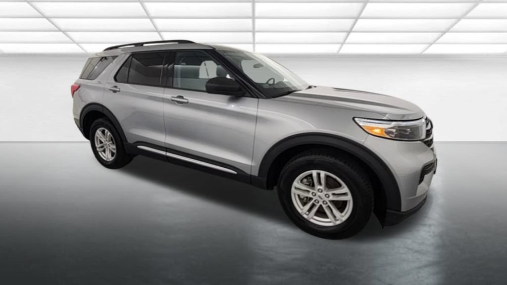 Used 2023 Ford Explorer XLT AWD/4WD image 9