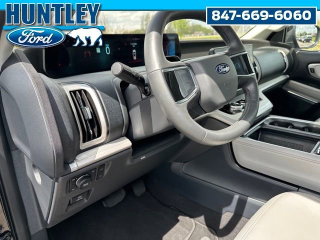 Used 2025 Ford Expedition Active AWD/4WD image 28
